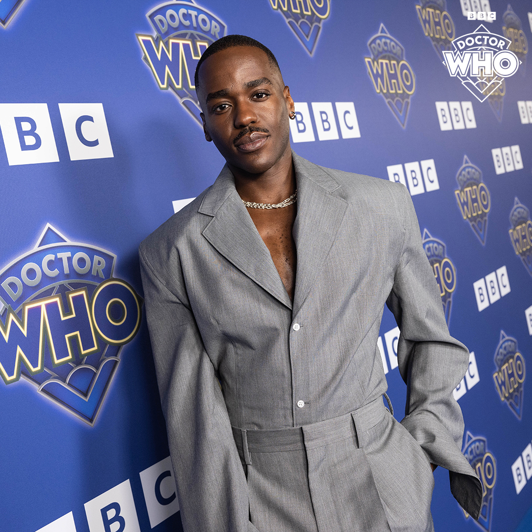 Doctor Who - The cast and crew of #DoctorWho have landed...