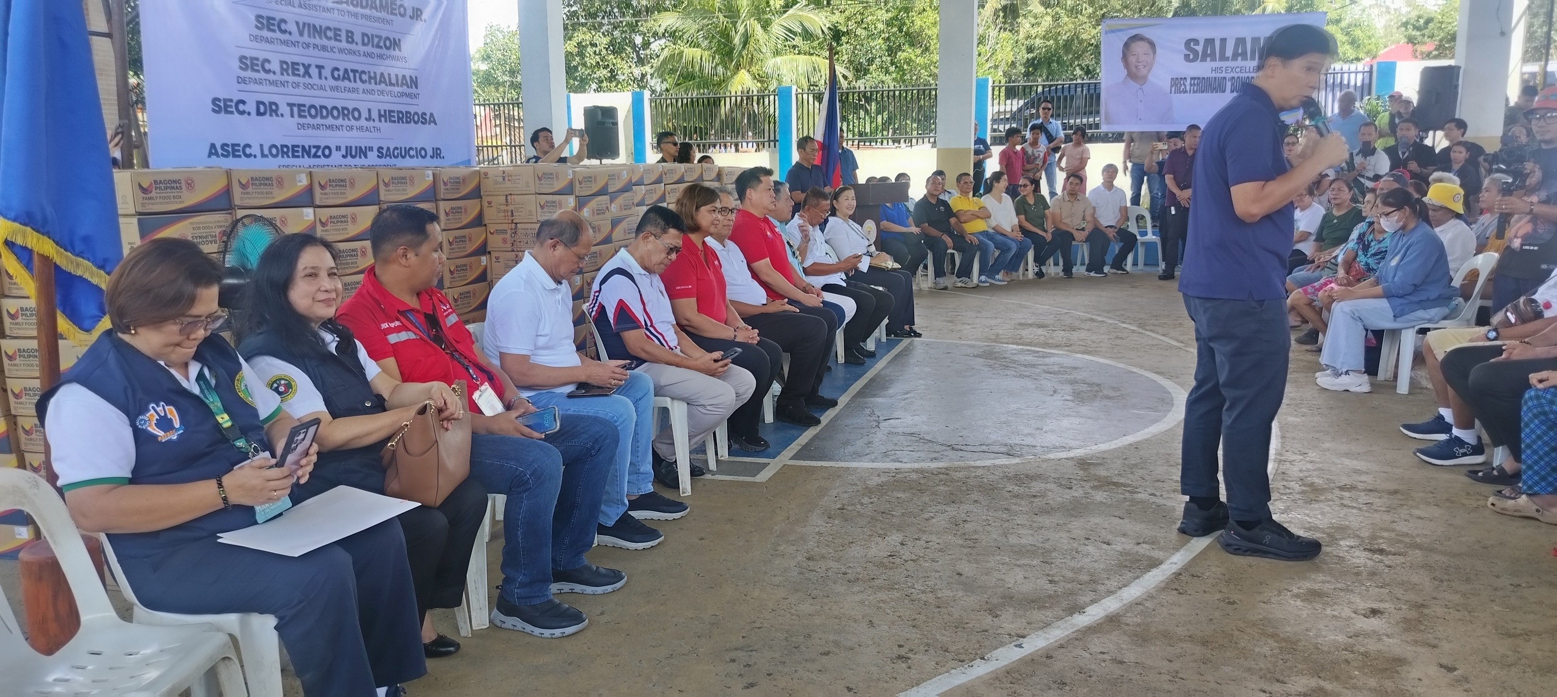 LOOK | Nag abot na sa Brgy.... - DYVR RMN ROXAS 657 khz | Facebook