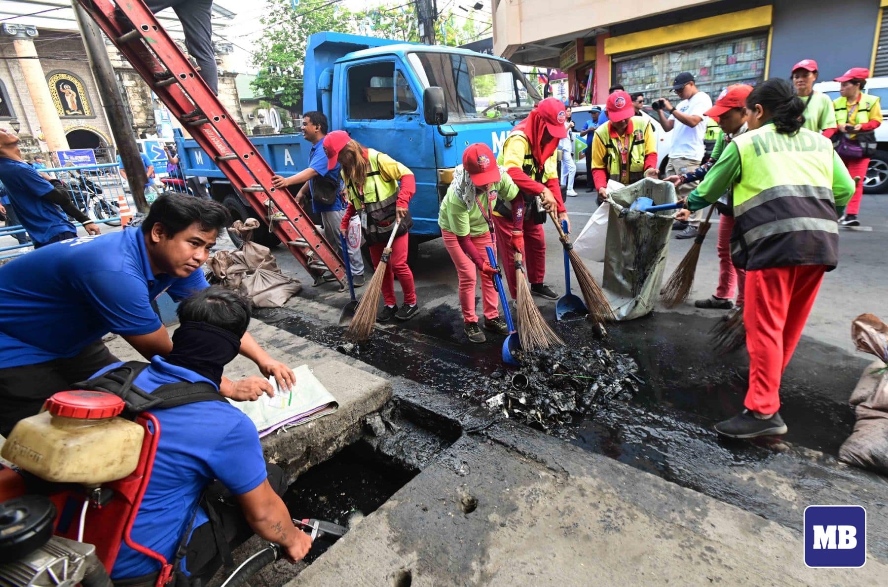 MANILA - LOOK: MMDA Acting Chairman Atty. Don Artes and Malabon City ...