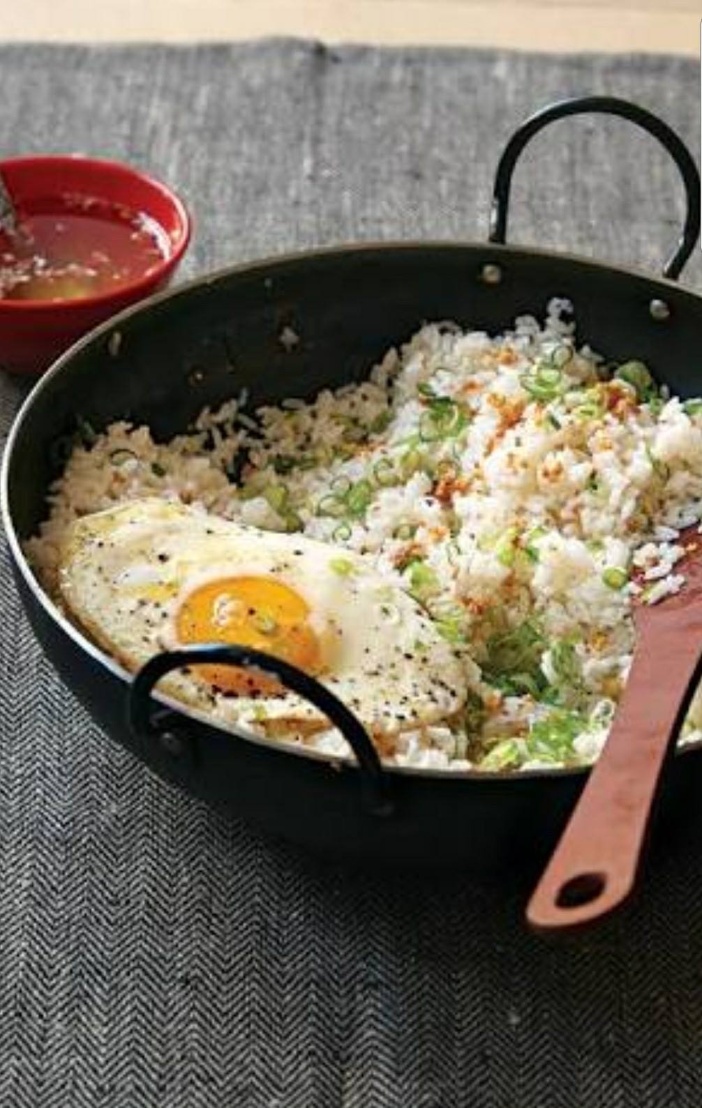This garlicky rice, inspired by the... - Louie loves Food