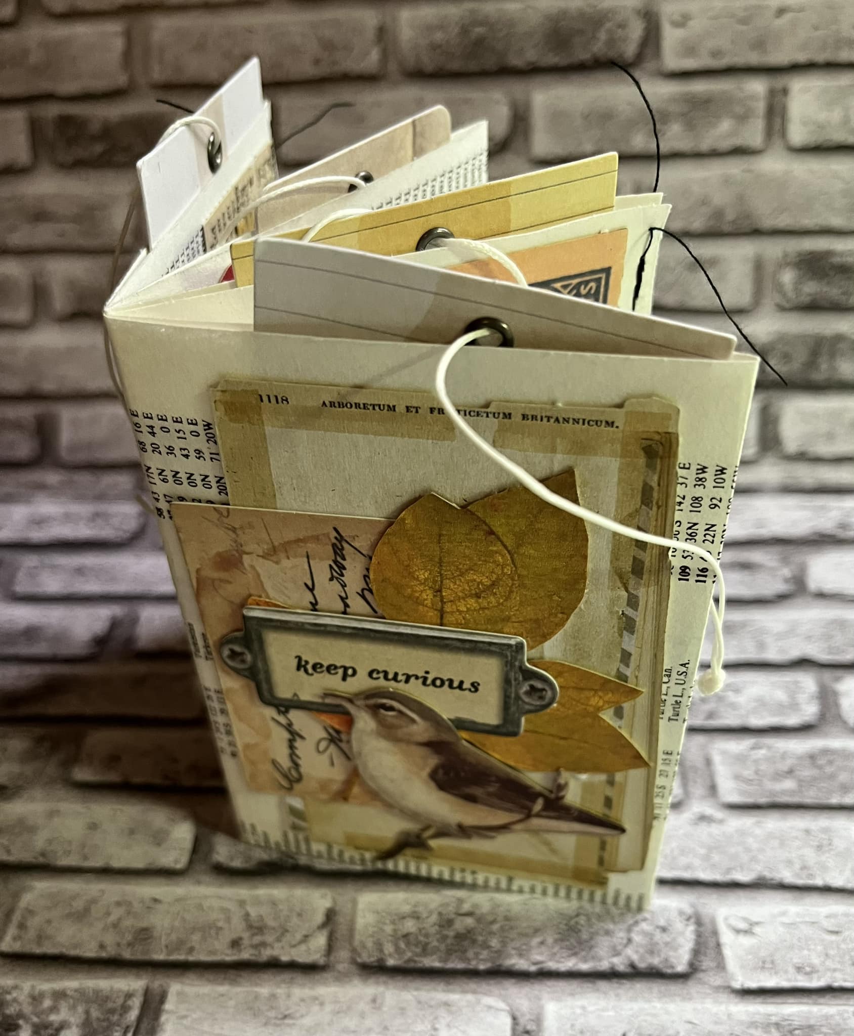 Fabulous Fall Junk Journal #fallcrafting #fallcrafts #falljournal 