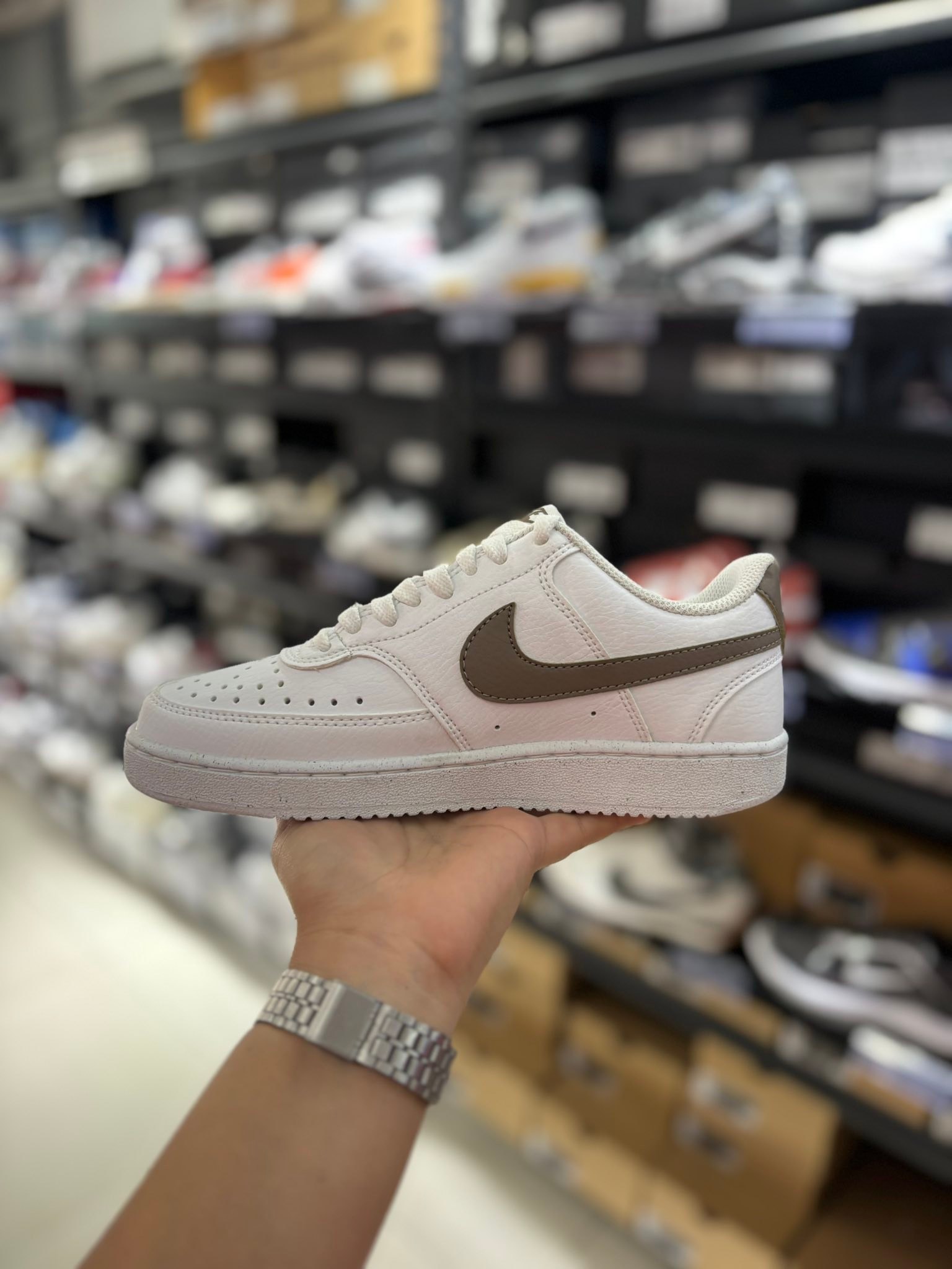 Subtle flex , everday wear. W Nike Court Vision Lo NN Mink Brown 