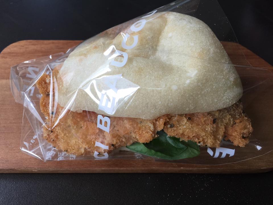 ハード系パンの食べ比べ Christa クリスタ 麹町駅２番出口を出るとすぐにあるパン屋さん Facebook
