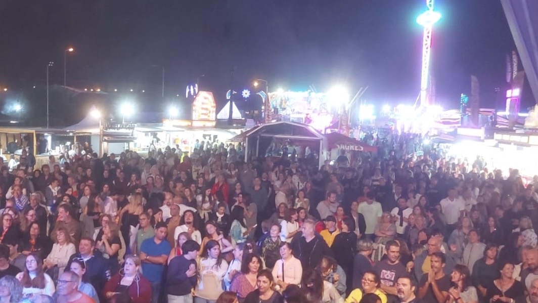 Festas - COMUNICADO A Comissão de Festas do Pinhal e o Grupo de ...