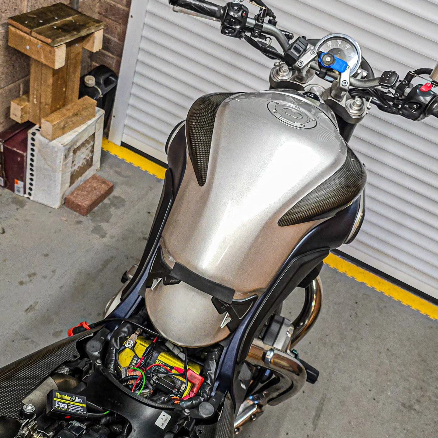 Healtech Thunderbox installation on Yamaha XT1200Z Super Tenere
