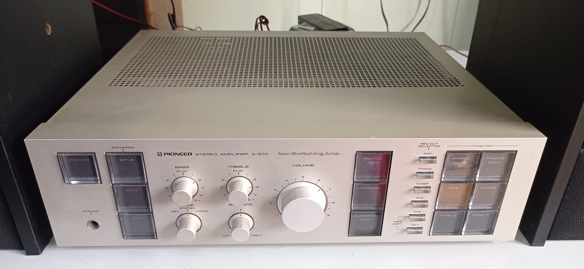 PIONEER. STEREO AMPLIFIER MODEL..A-570 100v190watt MADE