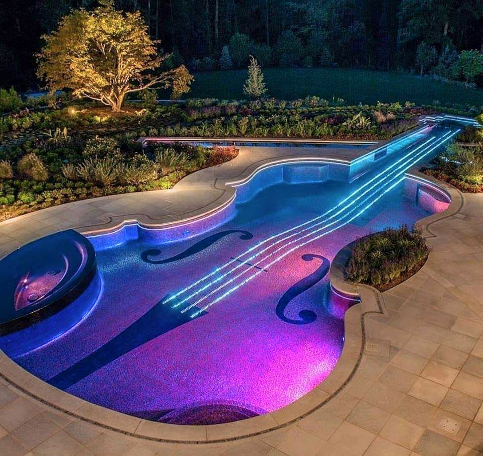 アート・デザイン・音楽 Swimming Pool Ever dreamed of a pool that strikes a chord with your love for