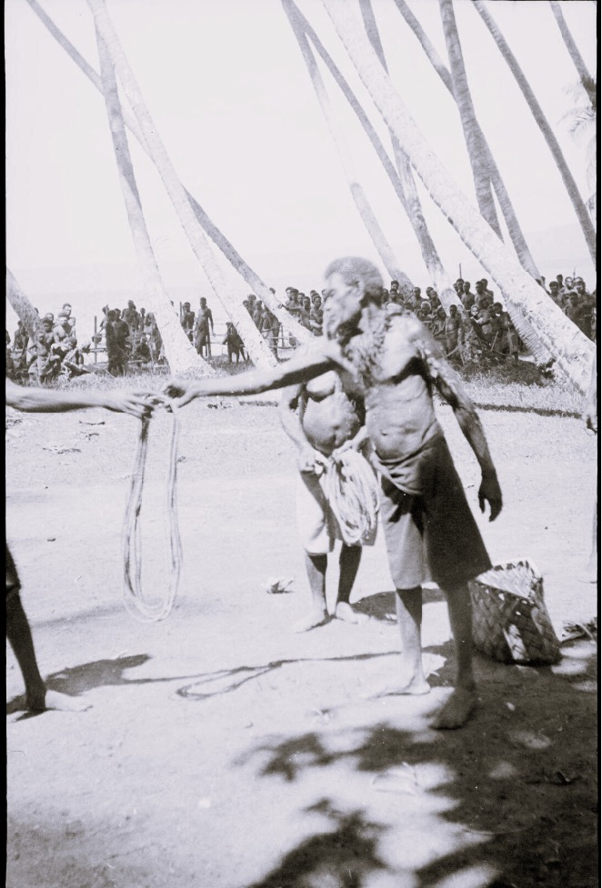 PNG, TAIM BIPO, OLD PHOTOS & POSTCARDS. | 1923, PNG, An Indigenous Man ...