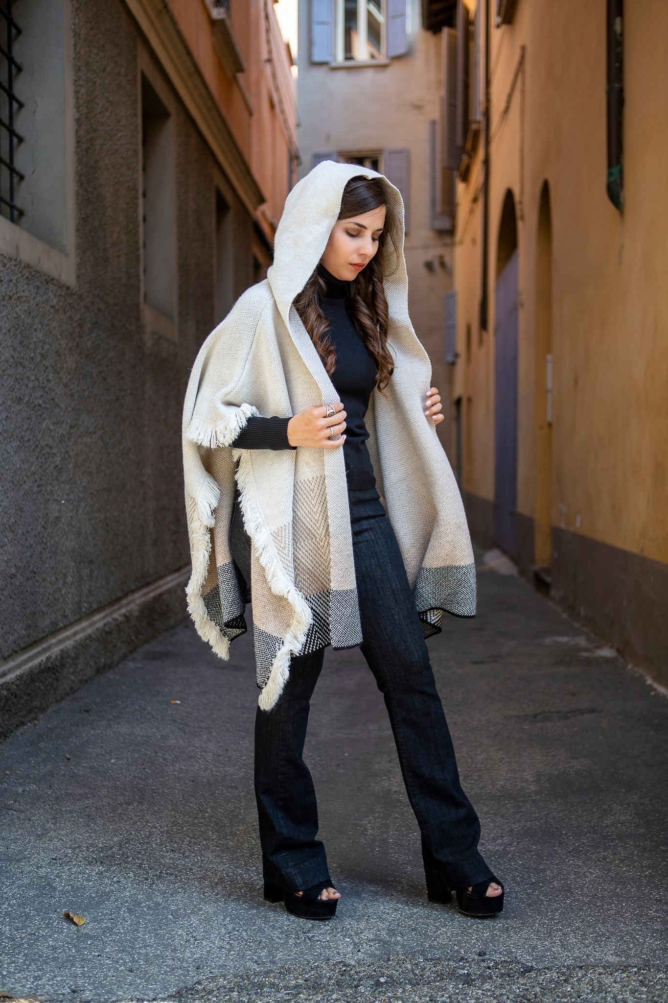 Poncho Coperta Donna In Flanella - Con Tasche E Bottoni, Morbido, Caldo, Per Divano, Letto, Ufficio, Viaggi (140x163 Cm)
