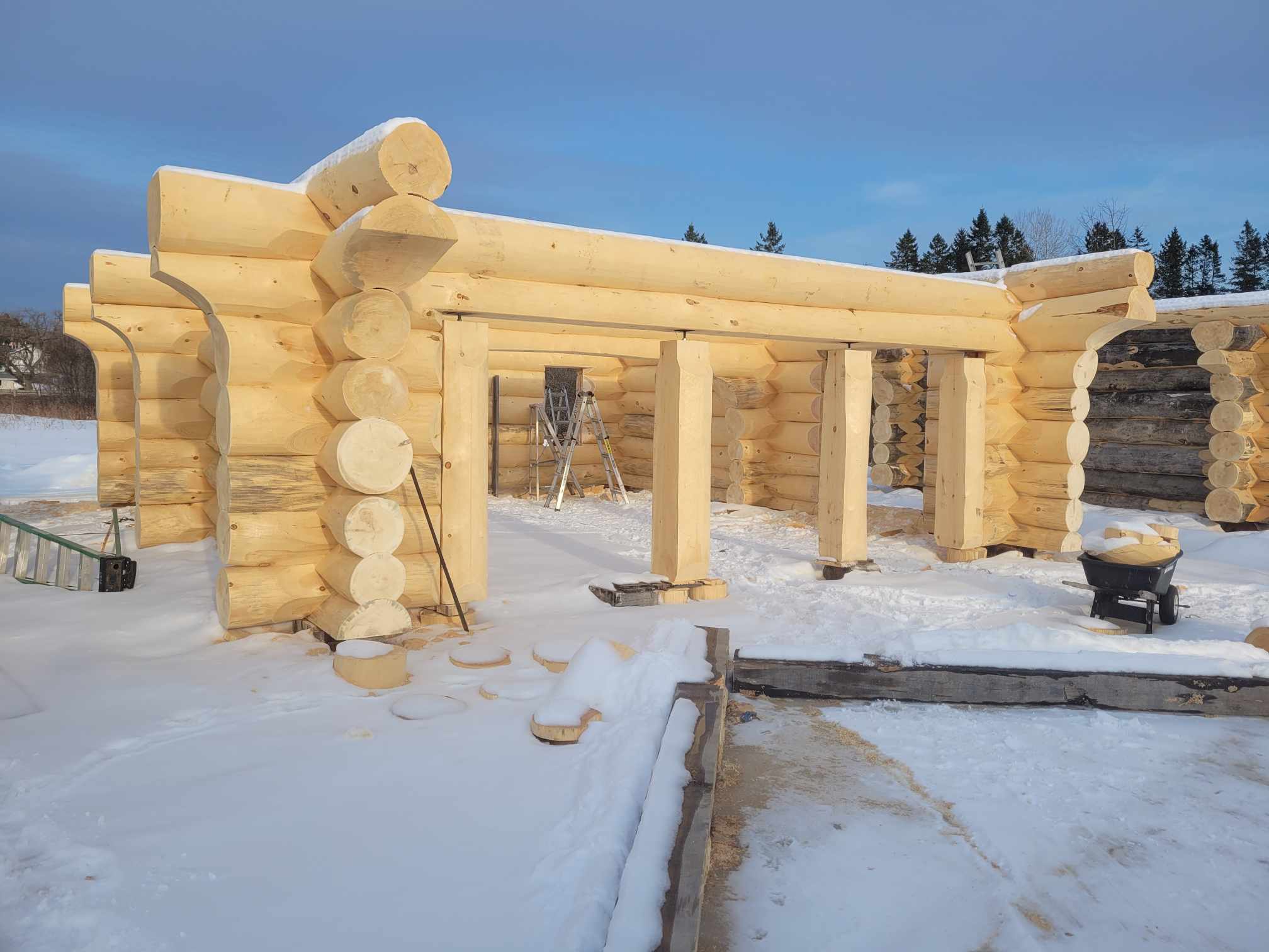 Flynn Log Homes - Beautiful work done on this latest 26x28...
