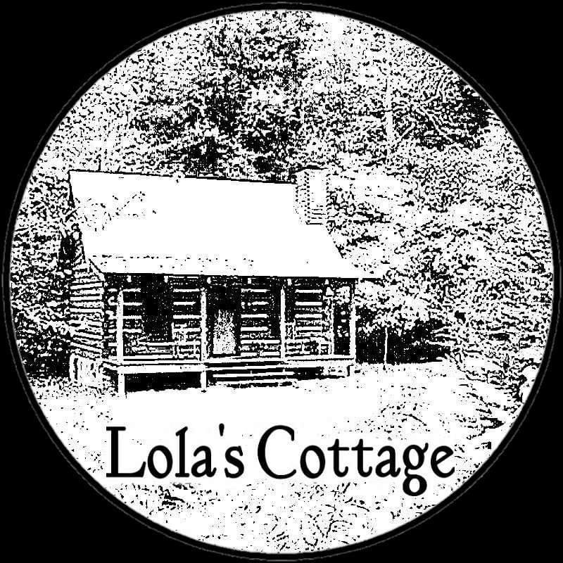 Hello to Monday morning from Lola's Cottage. We are all about quilts ...