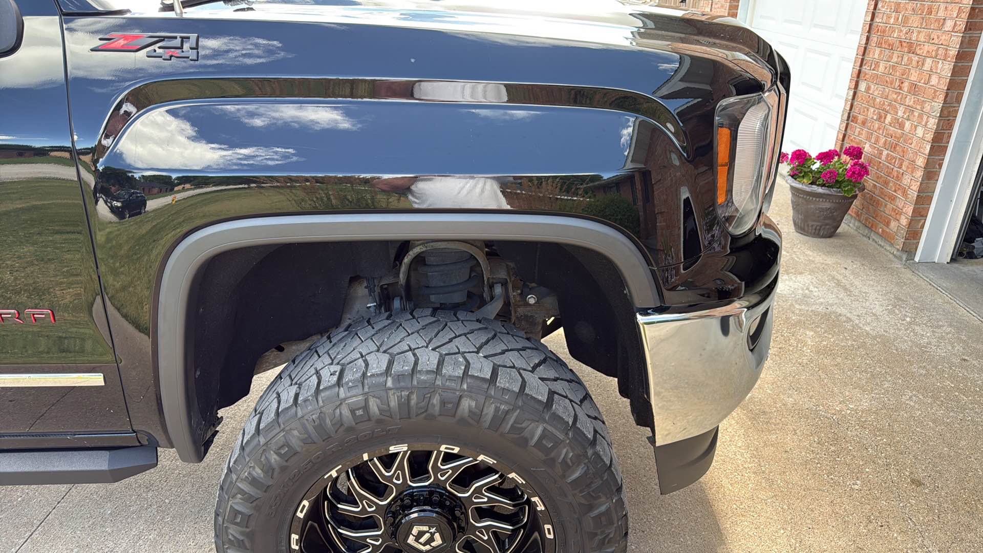 35x12.5x20 Load range “F” NITTO Ridge Graps with better than 75% tread ...