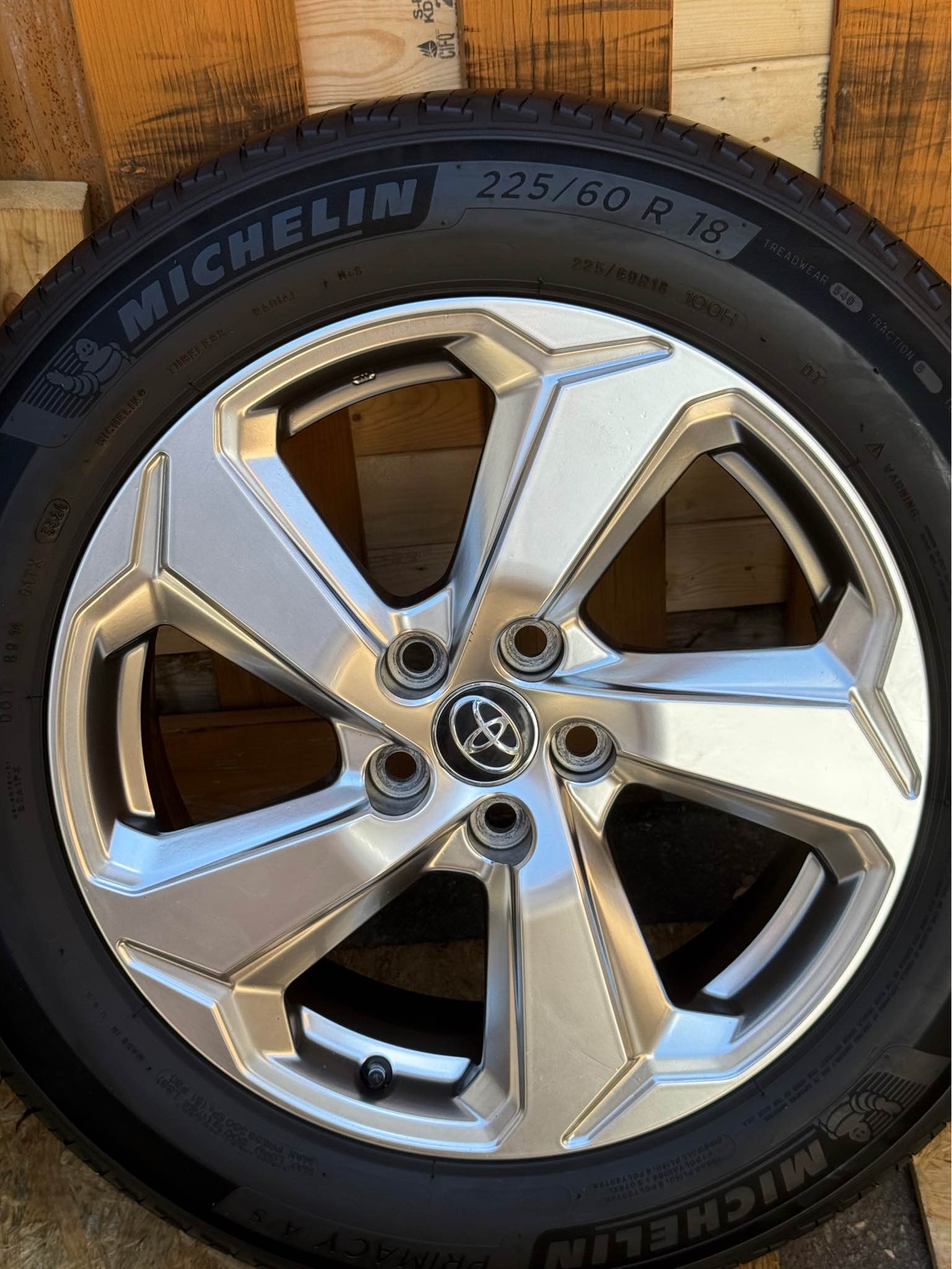 225/60R18 Michelin privacy all season tires with four original OEM