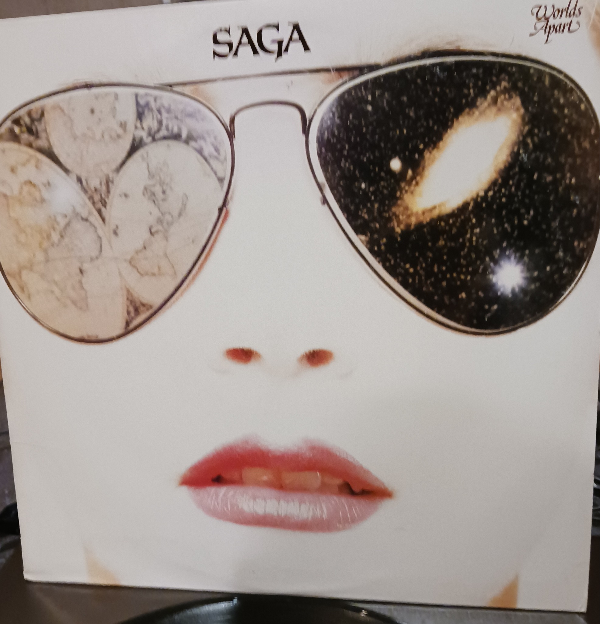 Saga - On the Loose (1981) ??Worlds Apart is the fourth studio 