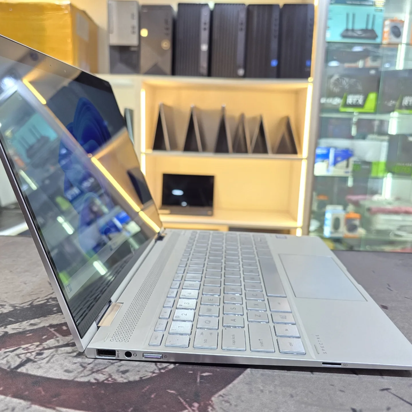 HP Spectre 13 X360 Touch* 📌Intel Core i7 8th Gen 📌8GB DDR4 RAM