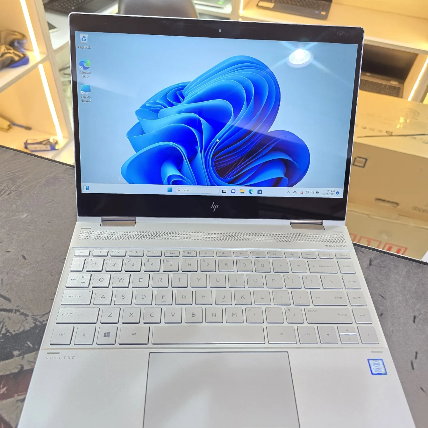 ThinkPad Ci5 1135G7 2.4GHz 8GB 256GB ③ HP Spectre 13 X360 Touch* 📌Intel Core i7 8th Gen 📌8GB DDR4 RAM