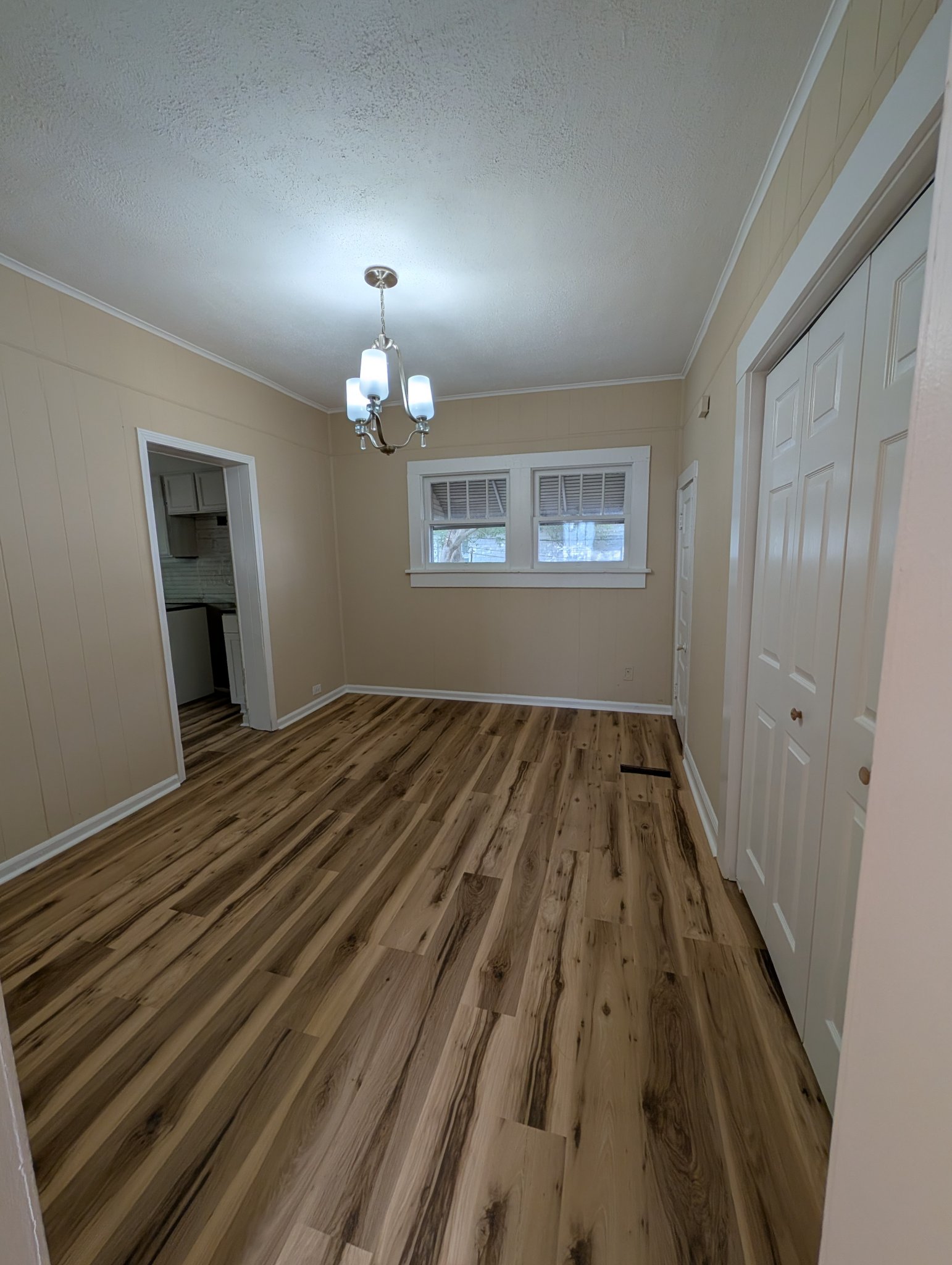 4-bed house, rentals available.