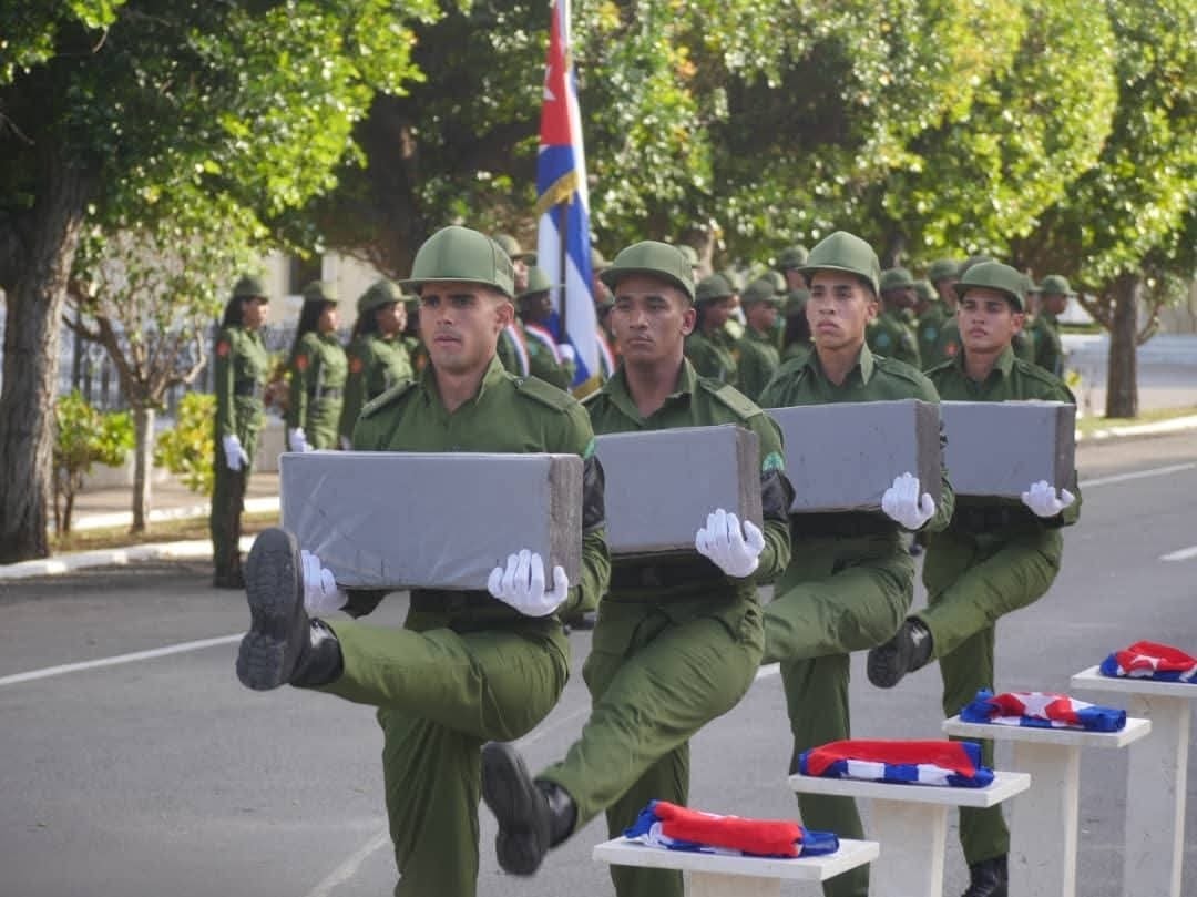 Aduana - 🇨🇺| Una ofrenda floral del General de Ejército Raúl Castro fue ...