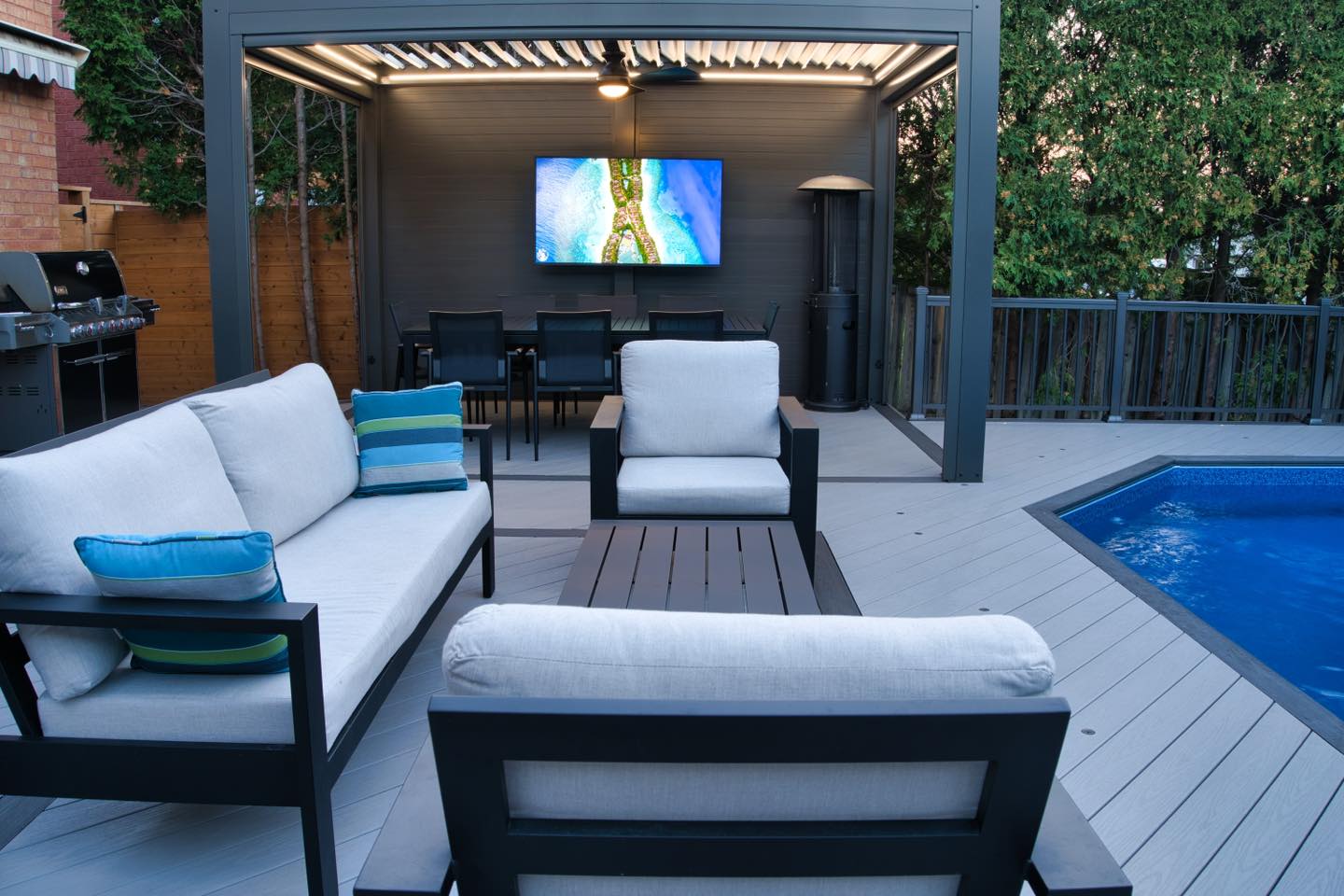 🏡 Elevate your backyard... - Royal Decks and Landscapes | Facebook
