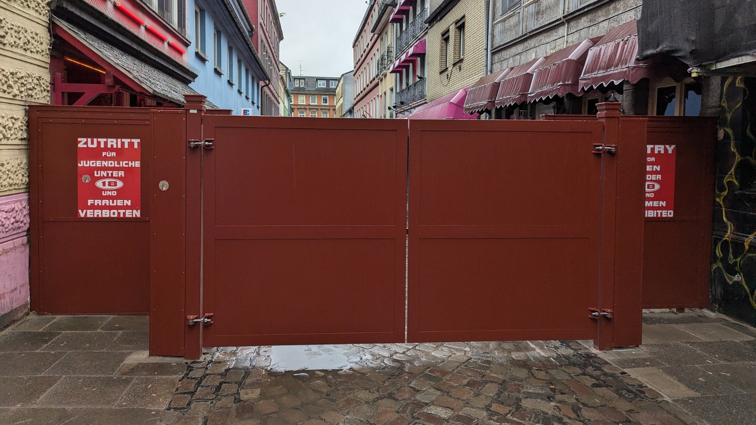 Hafenkante - Die Herbertstraße im Hamburger Stadtteil St. Pauli gilt ...