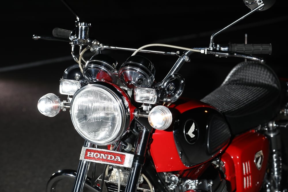 本日の1台はHONDA CB750FOURの紹介です。 なんといってもクジラタンク