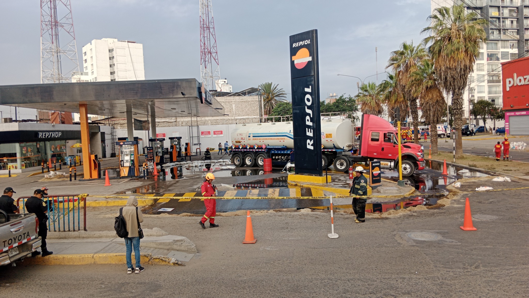 Enfoques Perú - DERRAME DE COMBUSTIBLE DE REPSOL EN... | Facebook