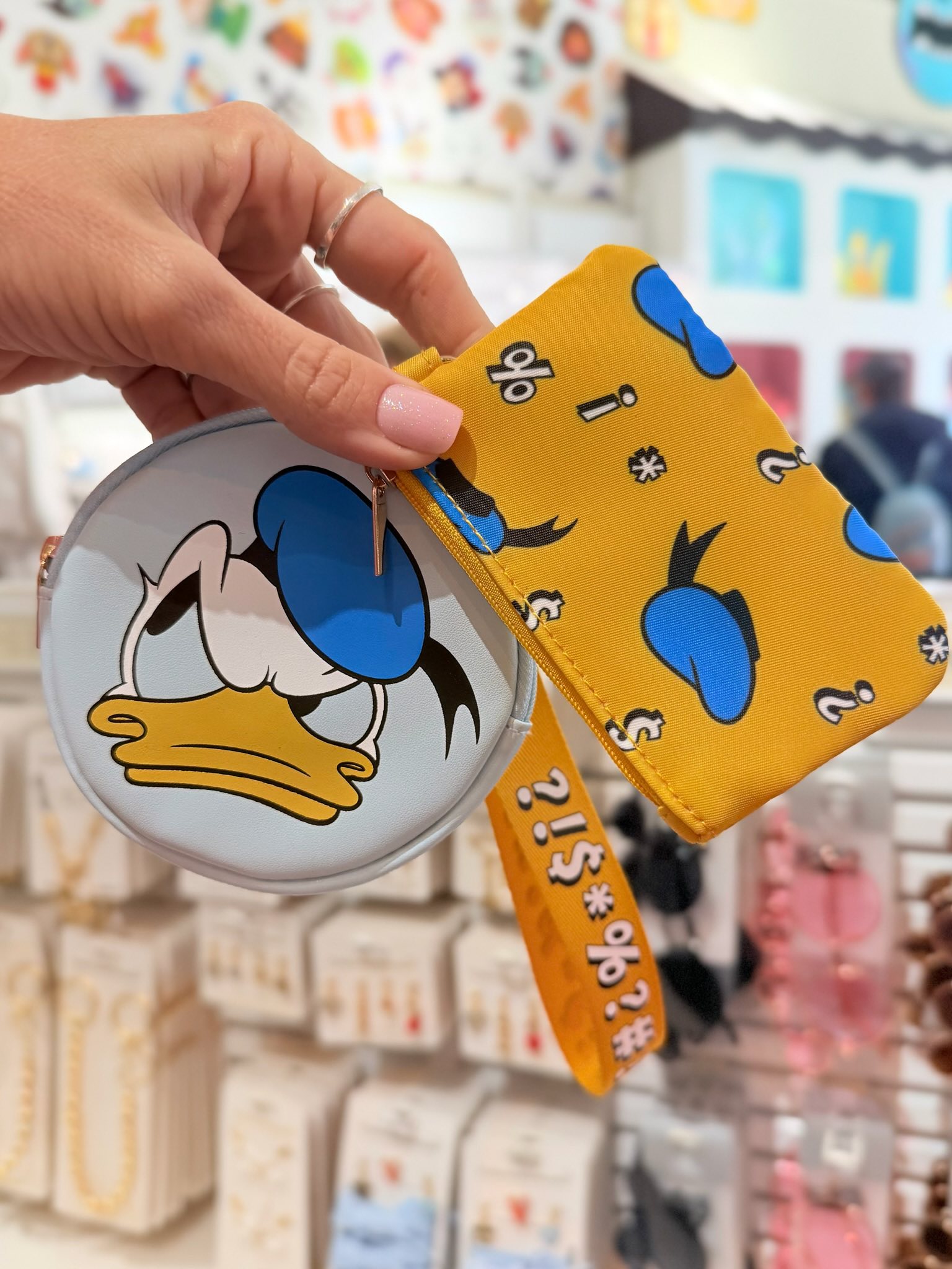 🛍️New Donald & Daisy coin pouches with zip wallet wristlets just