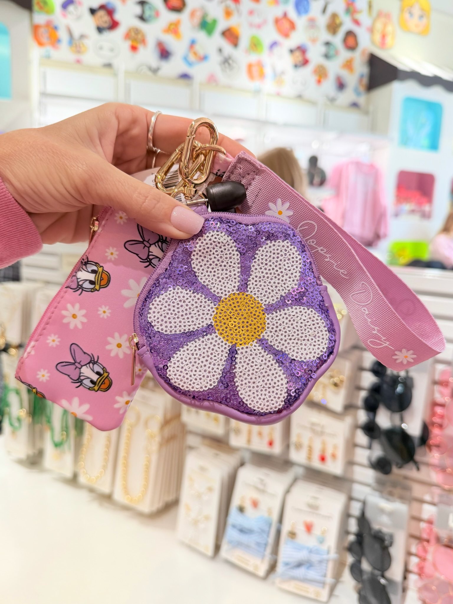 🛍️New Donald & Daisy coin pouches with zip wallet wristlets just