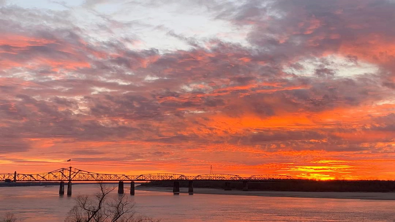This is such a beautiful sunset photo from Vicksburg 😍. I bet