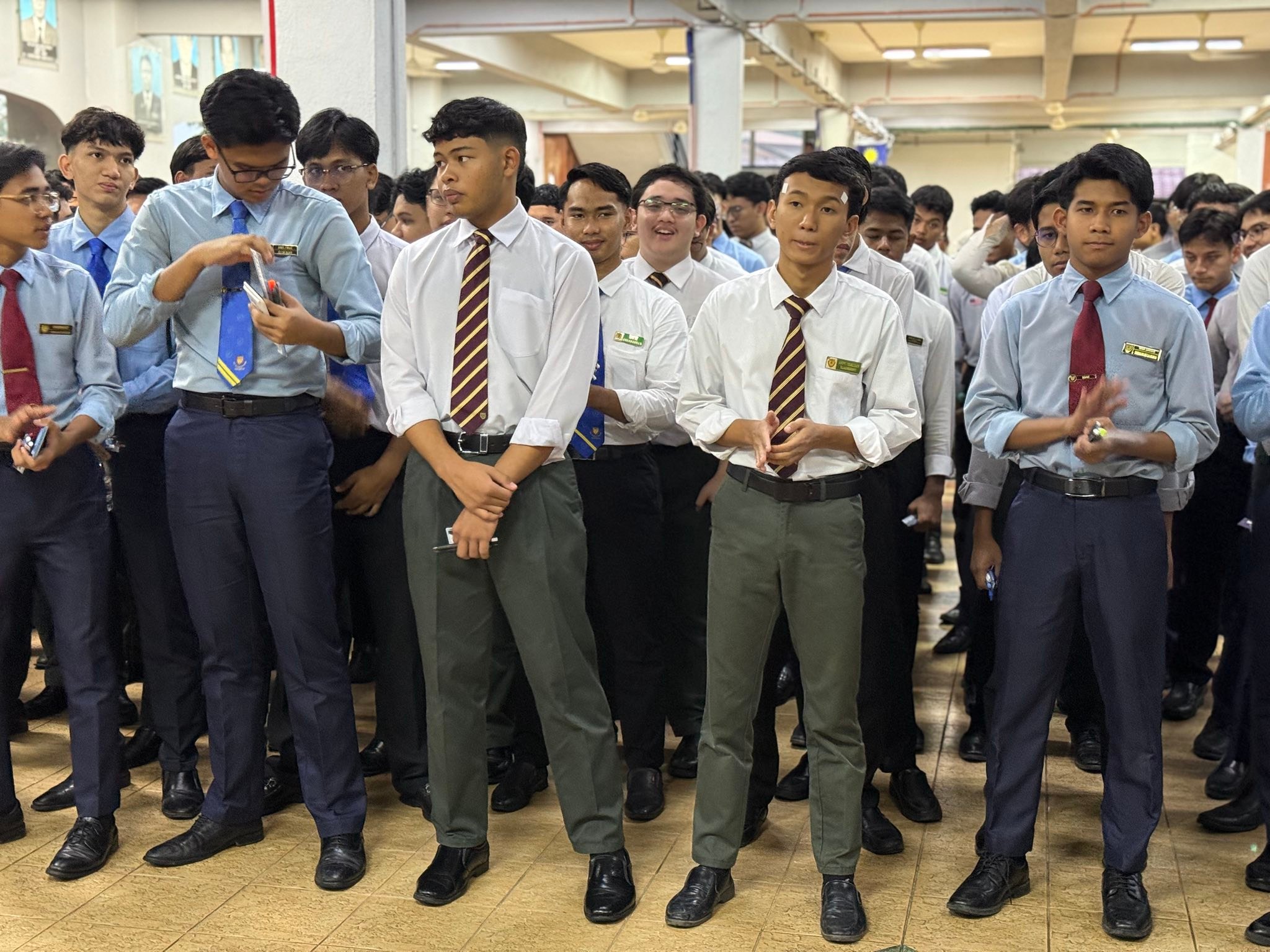 Sekolah - 25 November 2025 Seluruh warga Sekolah Dato’ Abdul Razak ...