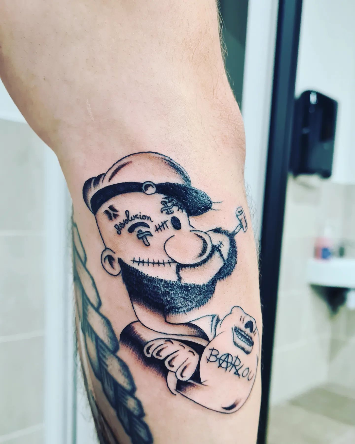 Tatouage De Popeye Sur L Avant Bras