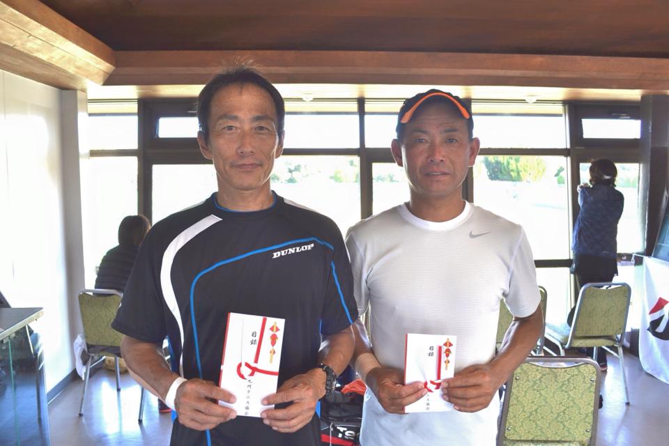 佐賀県テニス協会 第４回グラスコートベテランテニス選手権 大会４日目 本日までに５種目の決勝が行われました Facebook
