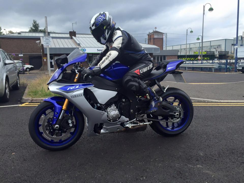 YAMAHA R1 Club