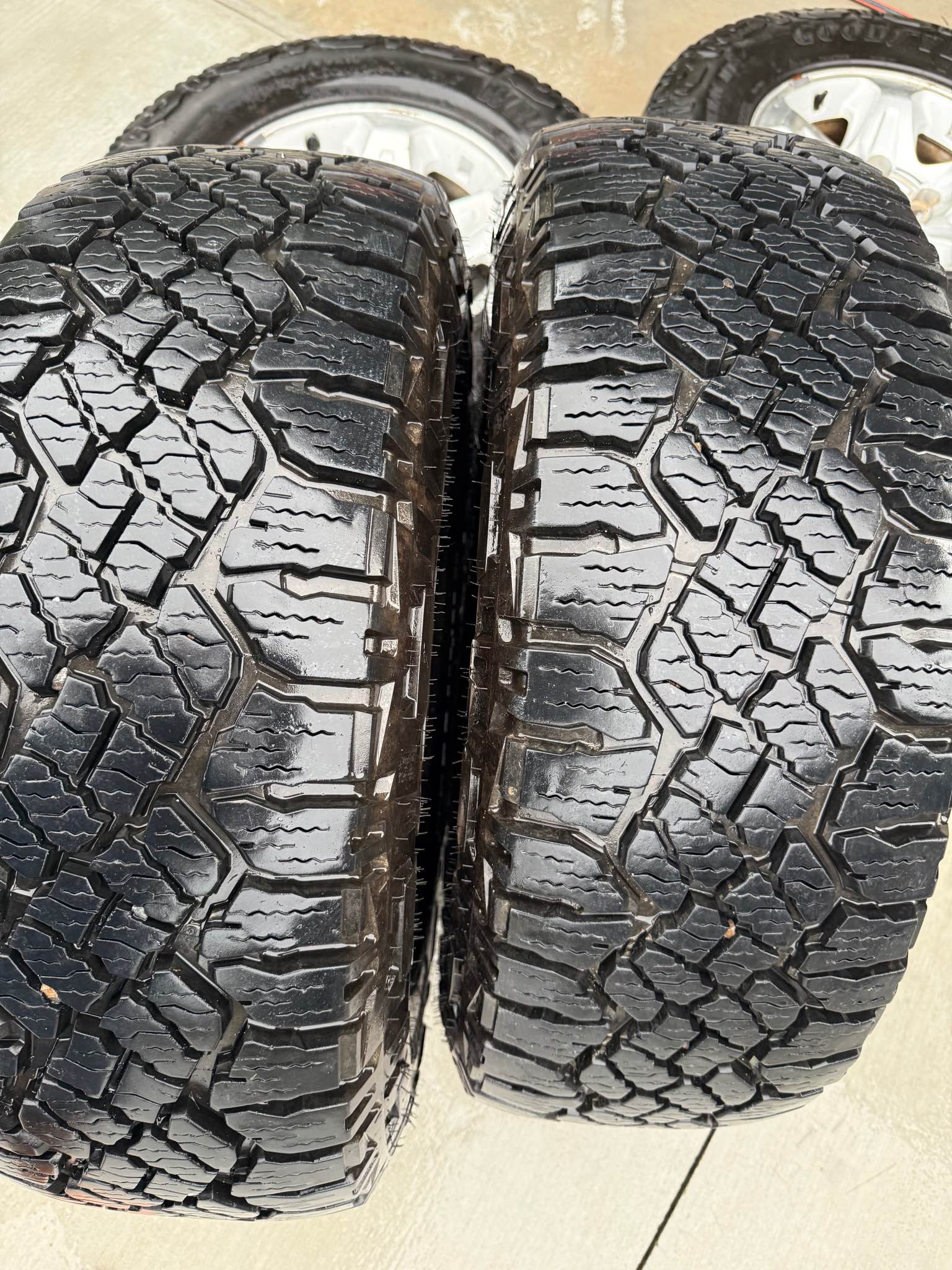 Landcruiser gxl rims& tyres with nuts & center caps - Car Wheels, Tires ...