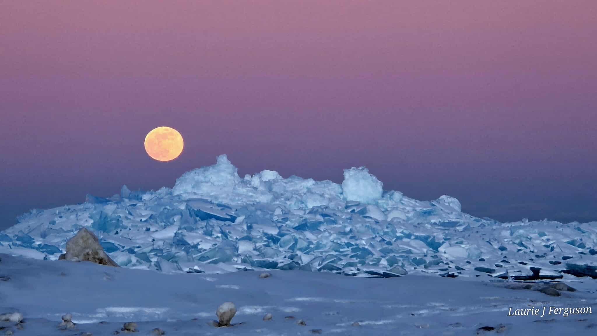 What an incredible photo we got this evening of the Full Snow