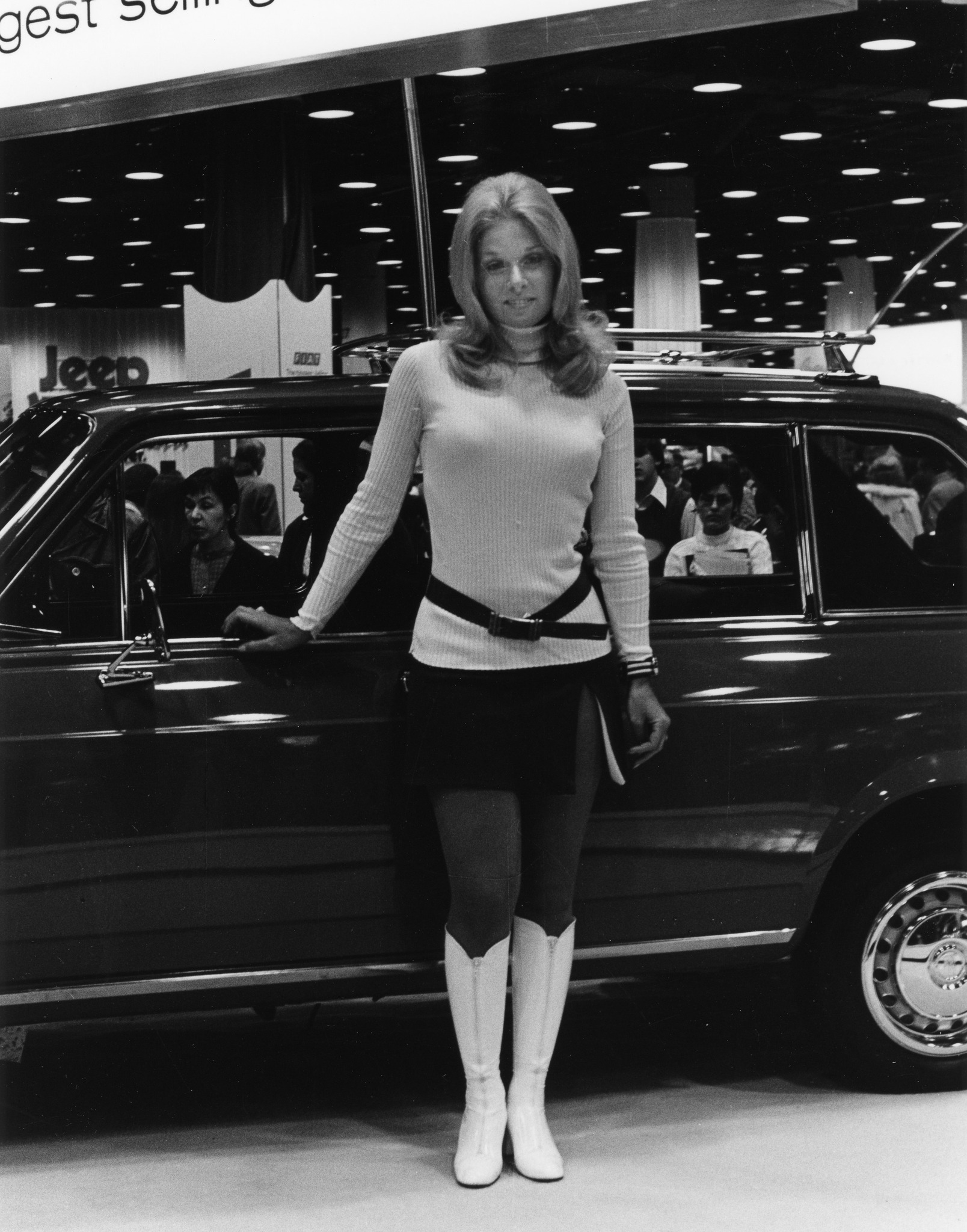 Brendan - 1972 Chicago Auto Show 1972 Auto Show-1 Models and models at ...