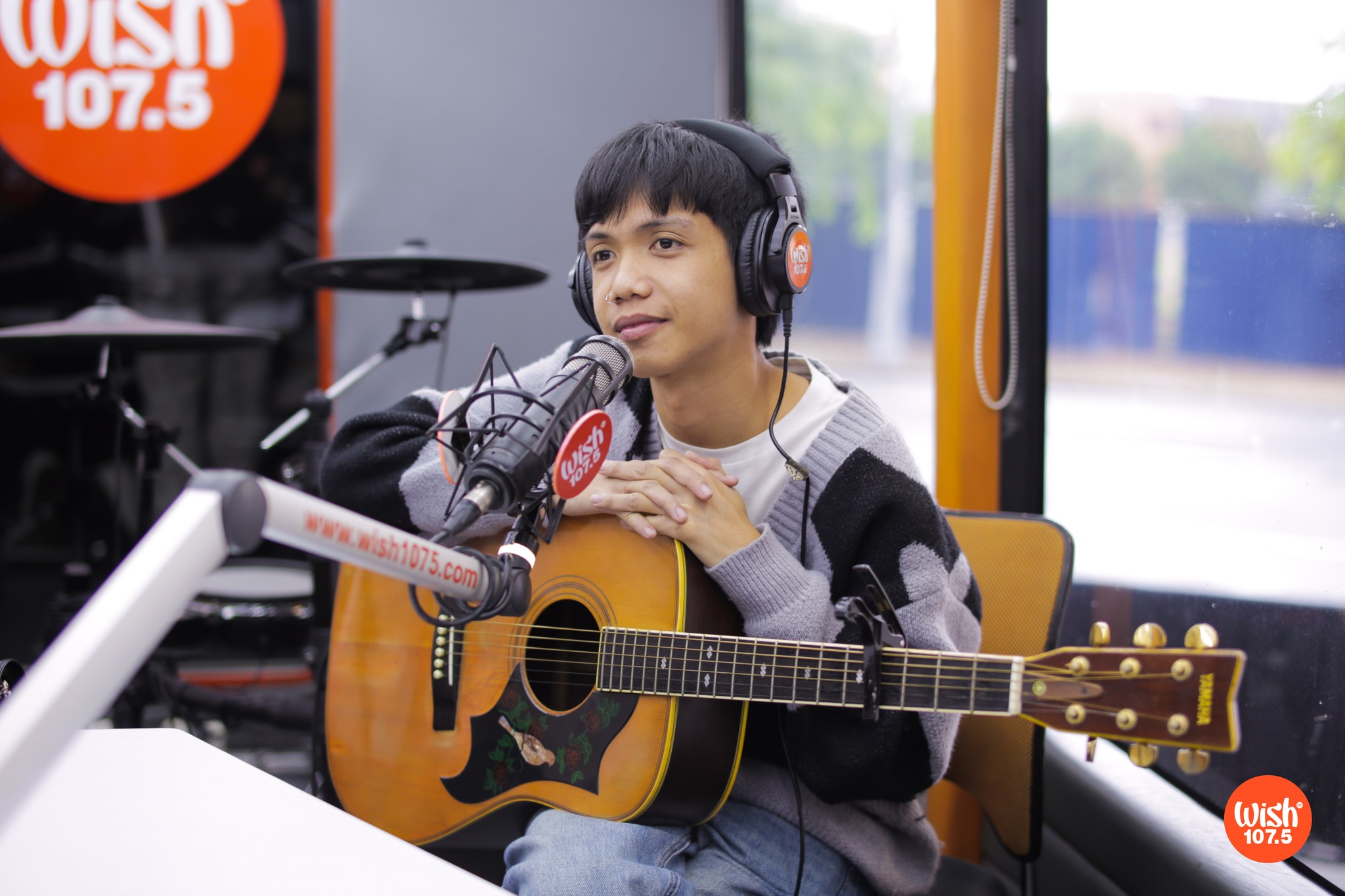 Wish 107.5 - Rising singer-songwriter Jan Roberts Baloloy...