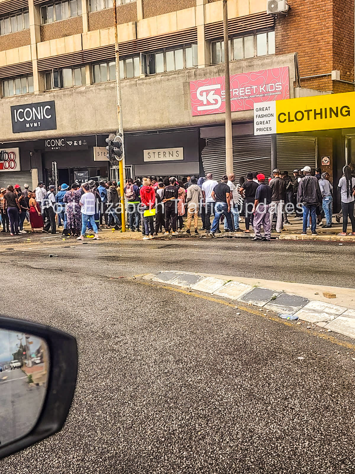 Port - ️ ️Accident Alert ️ ️ Caledon Street Uitenhage - Bakkie went ...