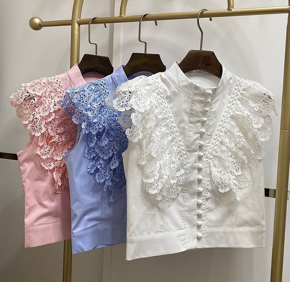 Dear - เสื้อไหมพรมถักโครเชลายดอกไม้ ทรงน่ารักคอวีกระดุมผ่าหน้า ปลายแขน ...