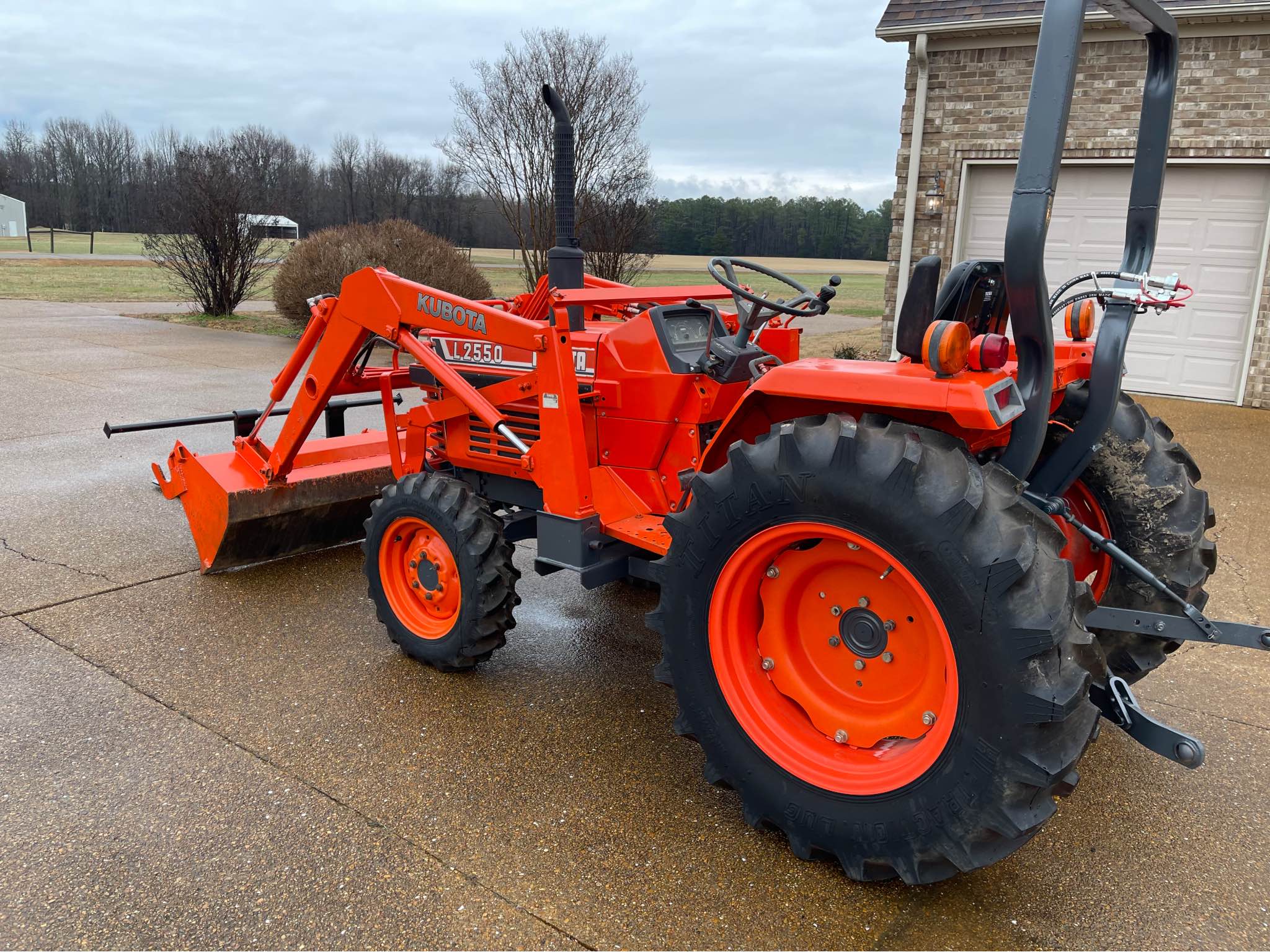 kubota-l2550dt-4wd-tractor-with-loader-toy-construction-vehicles