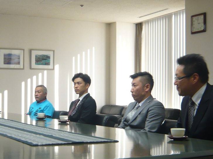 八幡西区役所 Da Pump Kenzoさんが黒崎にダンススクールを開校 北橋市長にご報告いただきました Facebook