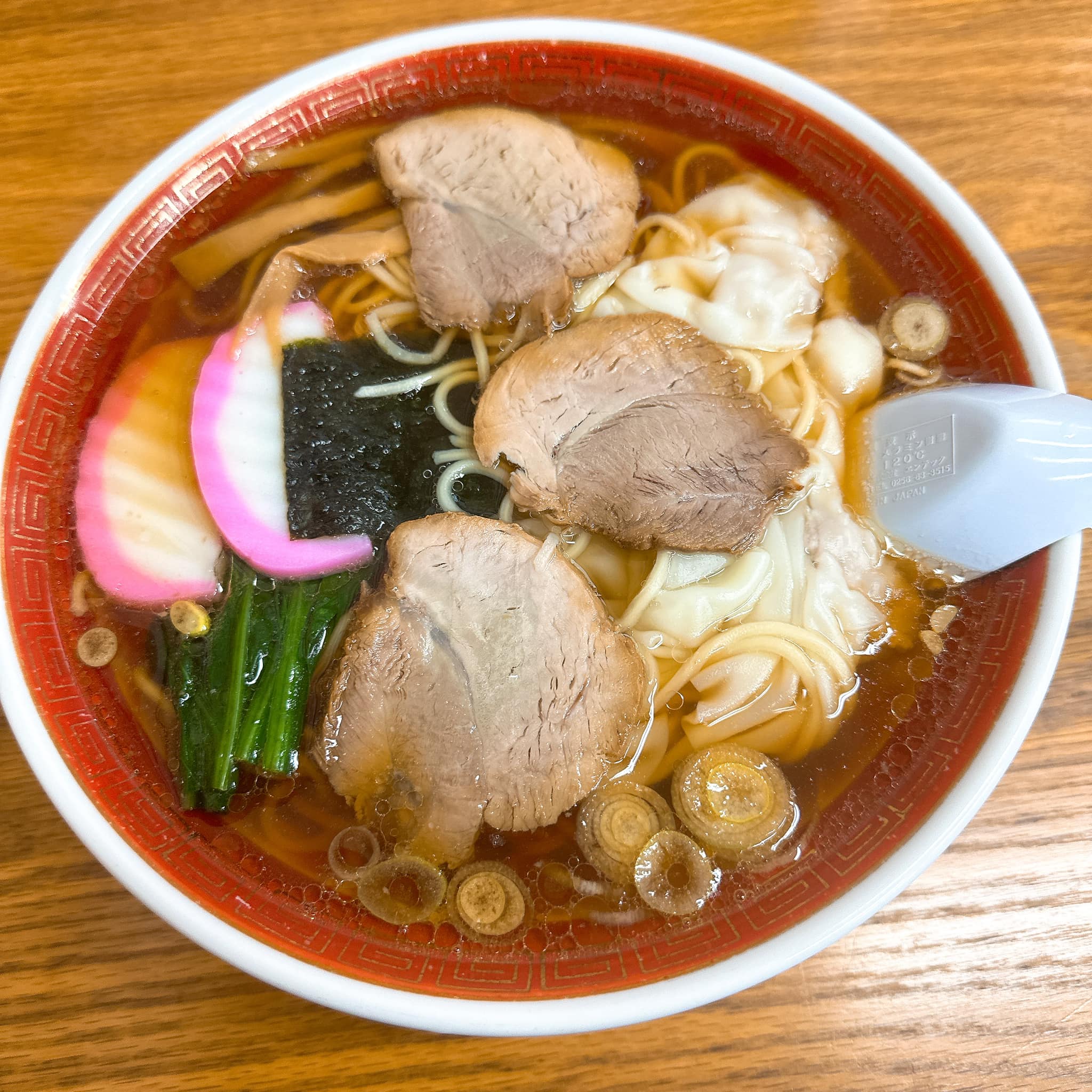 味 世 屋 食堂