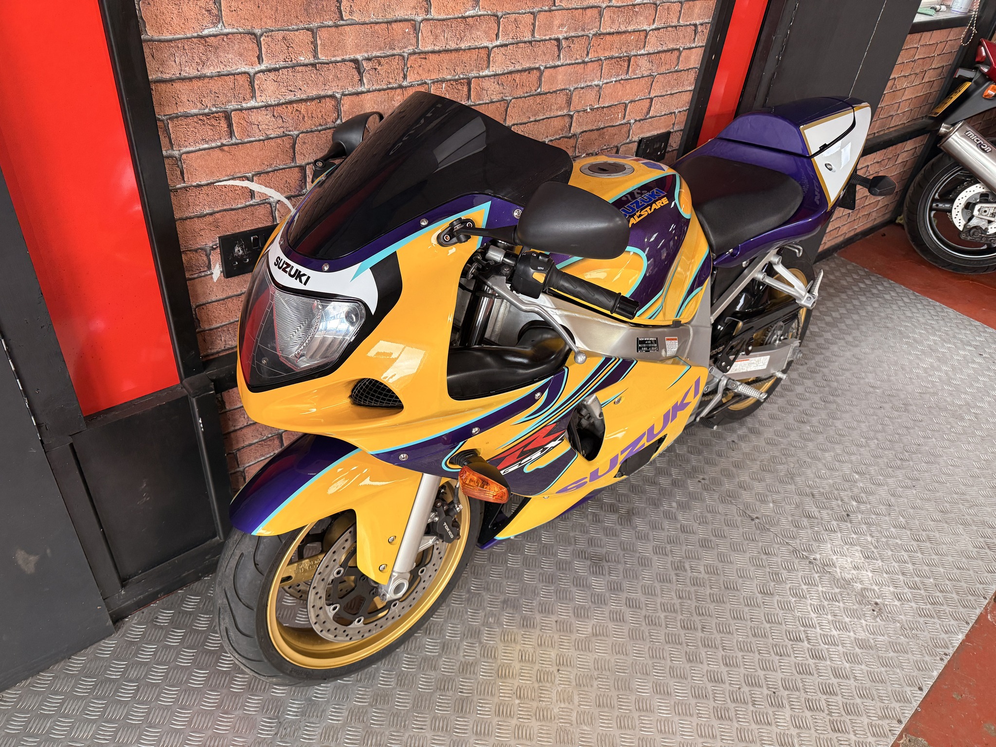 Amjy。 2003 SUZUKI GSXR600 ALSTARE LIMITED EDITION £2990 23965 Miles