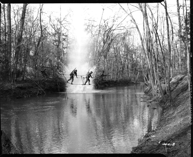 National - 2nd Ranger Battalion Soldiers cross a rope bridge under ...