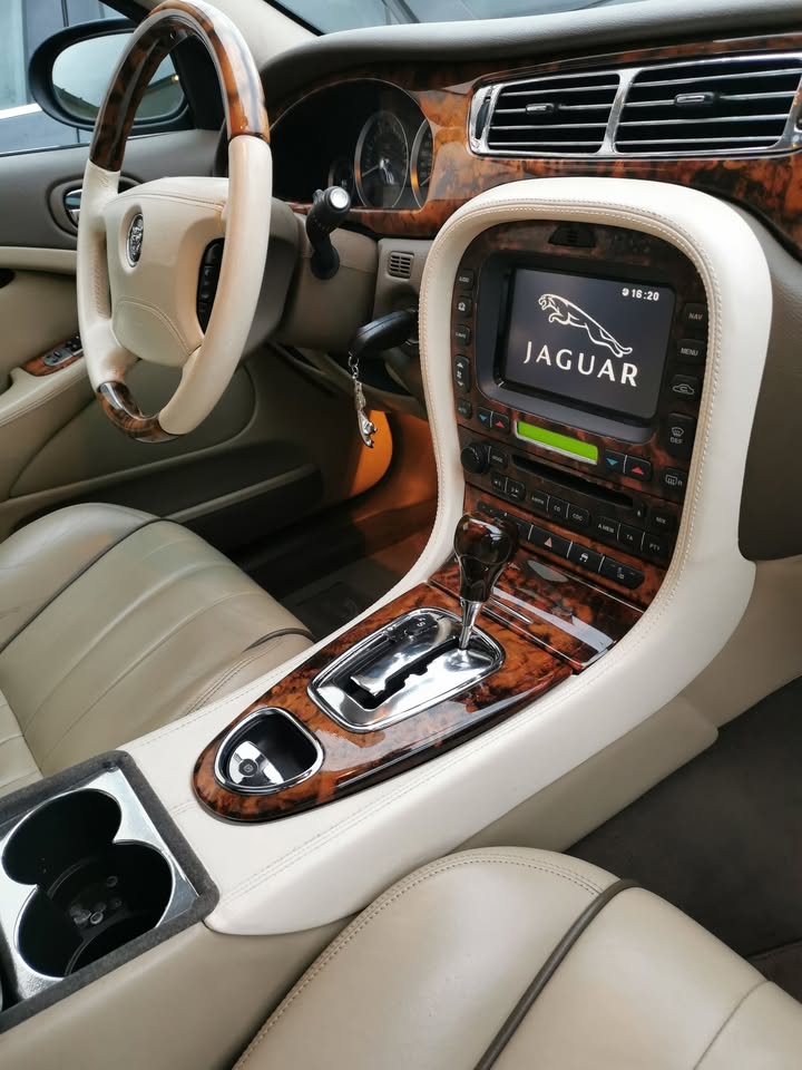 Is jaguar's wood trim interior still timeless?