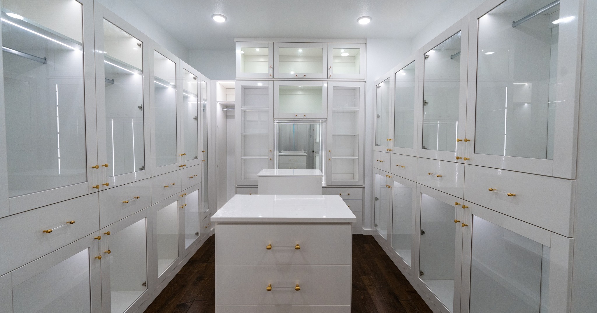 Step into luxury with our latest... - SpaceManager Closets