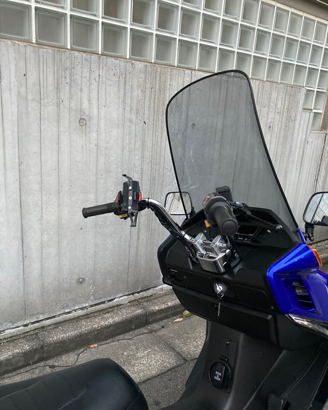 RIDE&SEEK界隈でのみジワジワと流行ってきているポリスハンドル。 本日