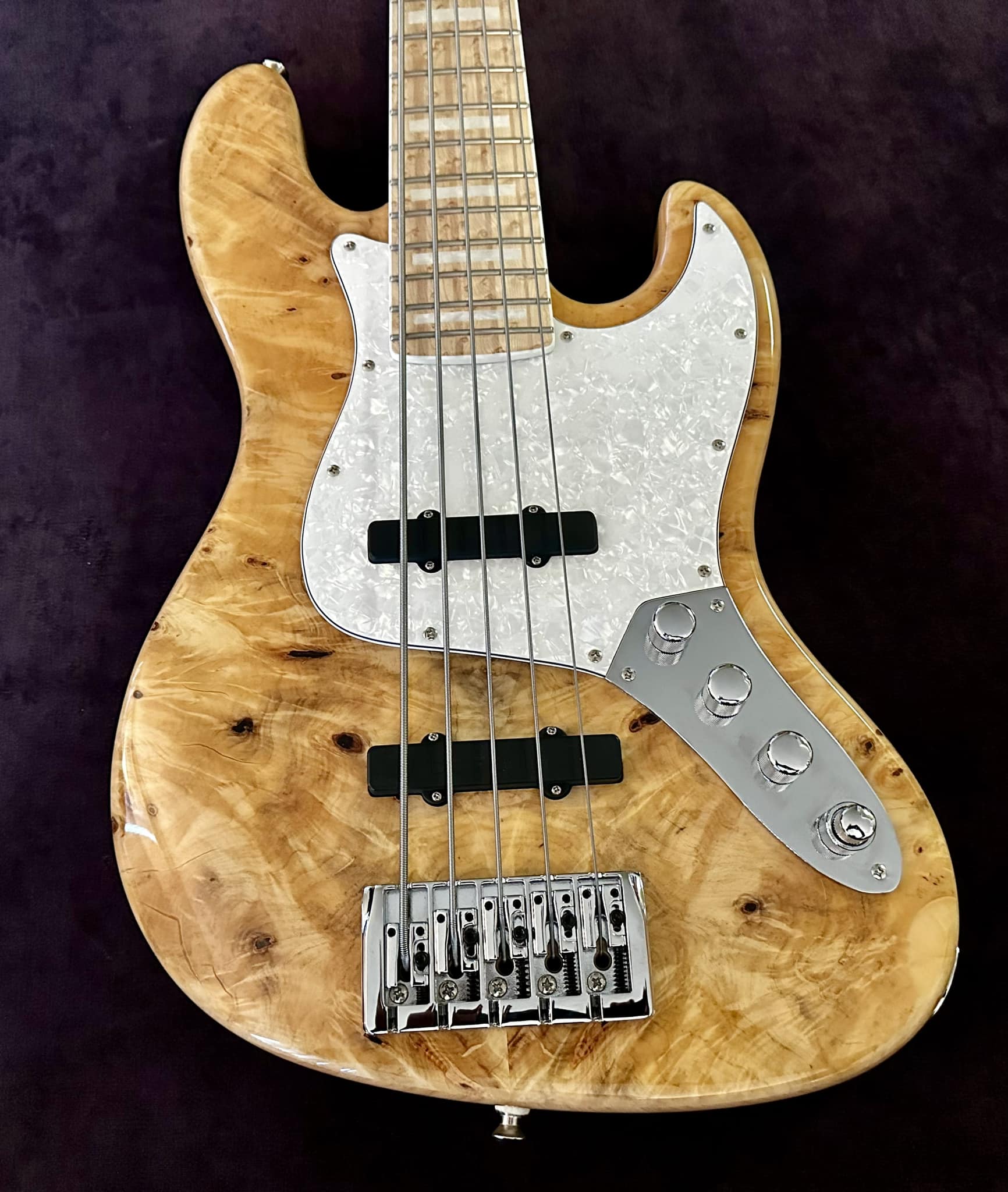 Sadowsky 5 string bass with Bartolini pickups