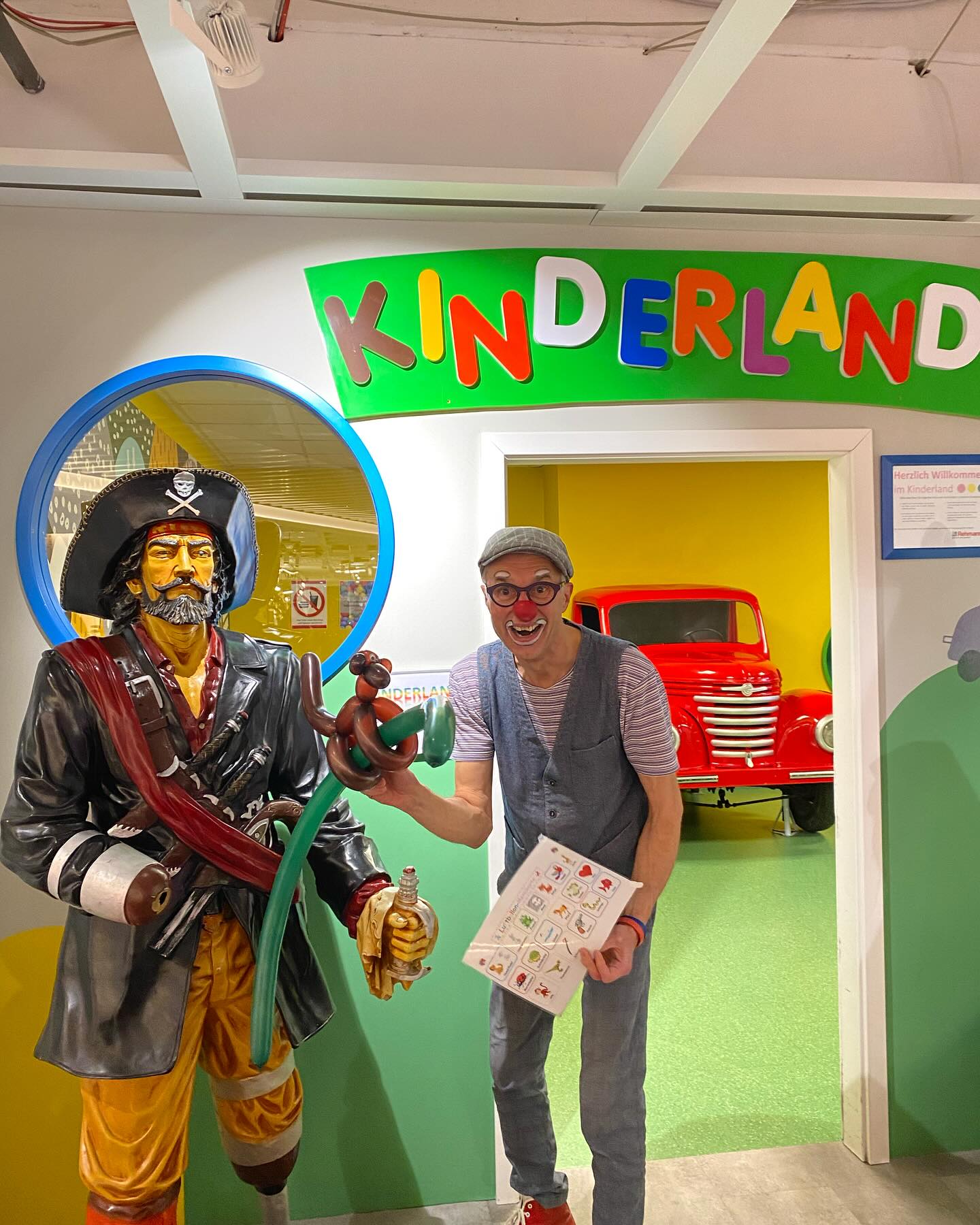 Heute bei Interliving Rehmann, dem Möbelhaus in Velbert. Herrlich war es. #clownferdi #interlivingrehmann #kinderprogramm #kinderunterhaltung # möbelhaus