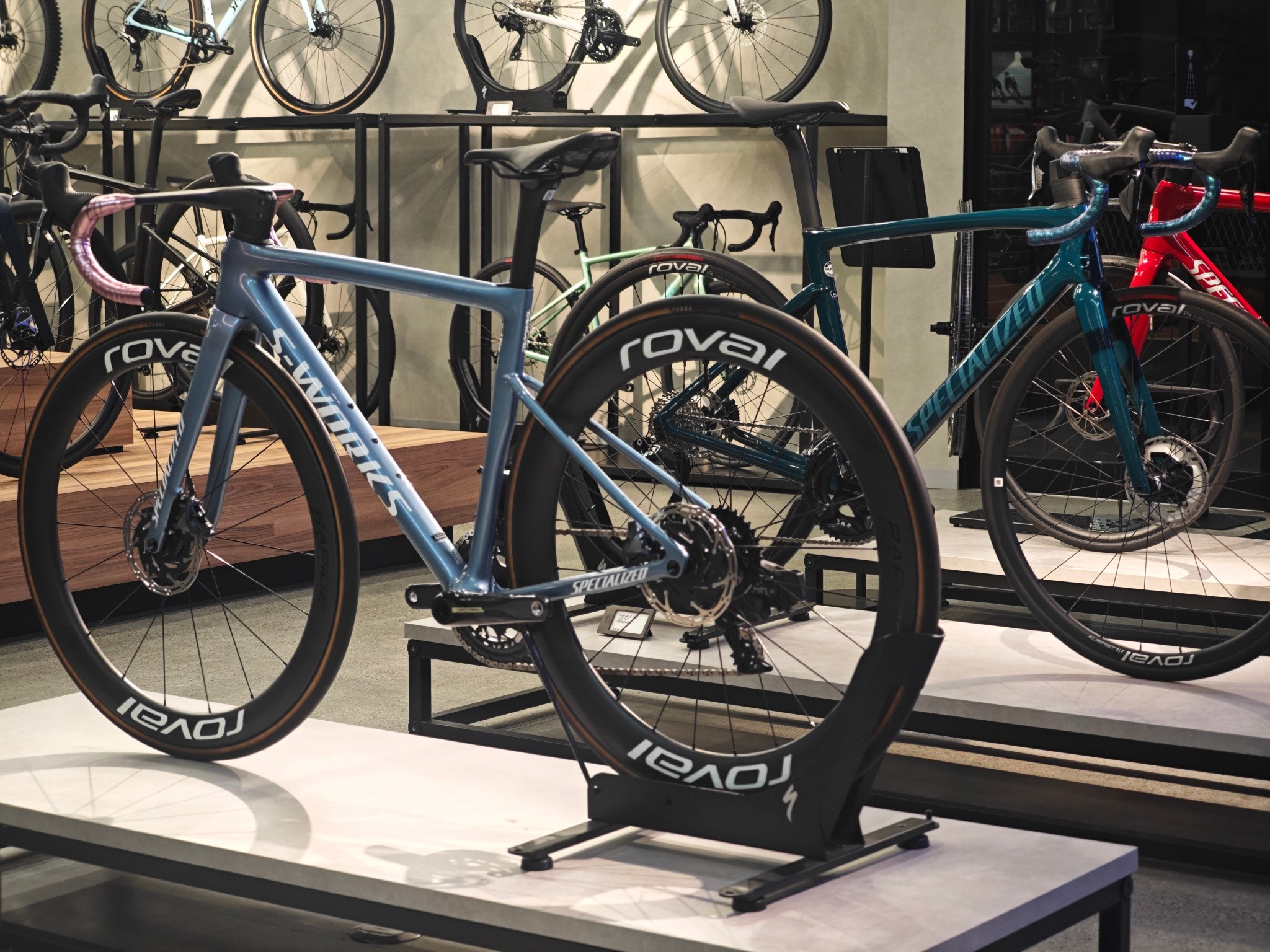 オリジナル完成車のS-Works Tarmac SL8 と Tarmac SL7 サイズや色の 